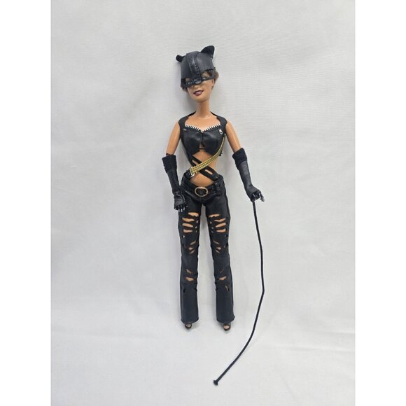 Barbie DC Comics Halle Berry Catwoman Fashion Doll - Picture 2 of 11